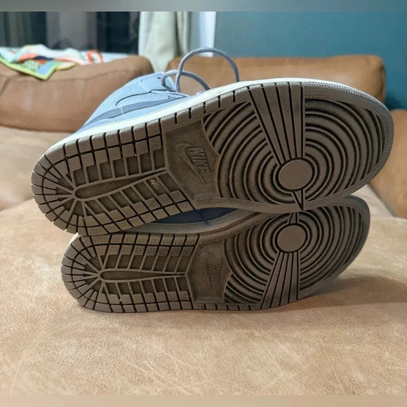 Jordan 1 Mid Wolf Gray Cool Men’s Size 10 Athletic Basketball Sneaker - Picture 10 of 11